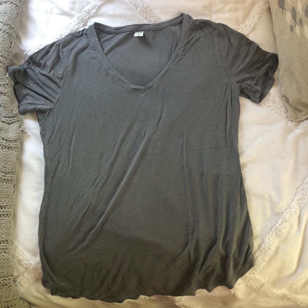 gray tee